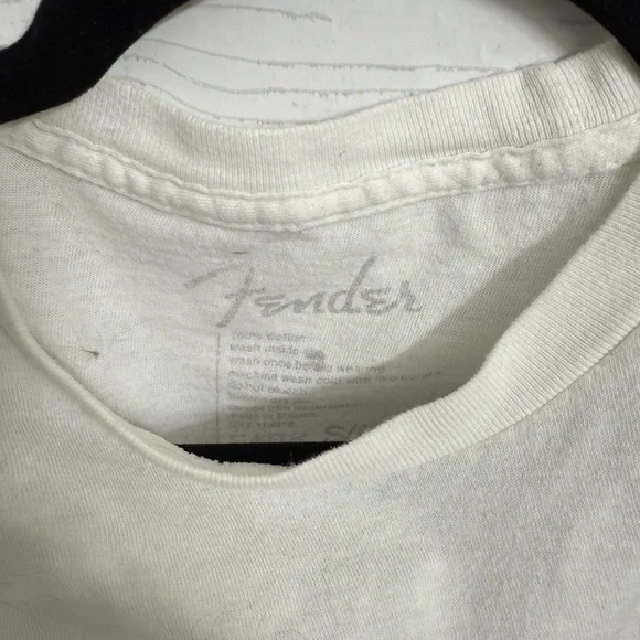 Pair Of Women’s White Cropped Short Sleeve Tee Shirts. Size S - Picture 4 of 6